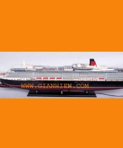 MS QUEEN ELIZABETH WITH LIGHTS