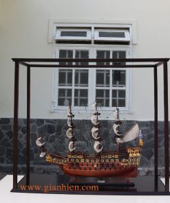 DISPLAY CASE FOR HISTORIC SHIPS