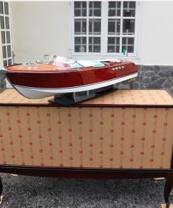DISPLAY CASE FOR SPEED BOATS