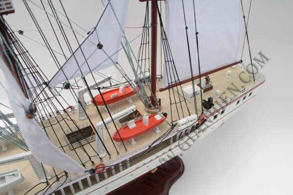 mô hình thuyền gỗ Lê Qúy Đôn 4