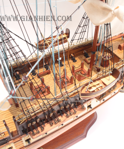 thuyen-buom-go-mo-hinh-uss-constitution-80cm-3
