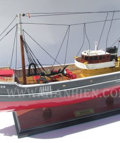 mo-hinh-thuyen-go-trung-bay-sirius-7