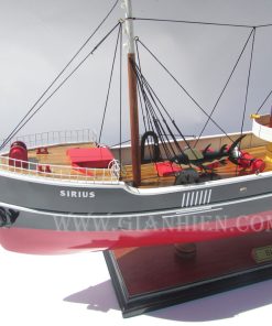 mo-hinh-thuyen-go-trung-bay-sirius-6