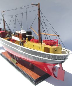 mo-hinh-thuyen-go-trung-bay-sirius-1