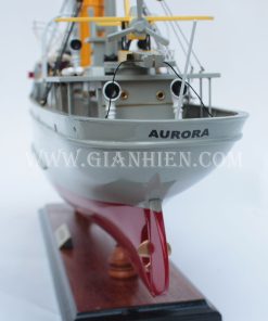 mo-hinh-thuyen-go-trung-bay-aurora-4