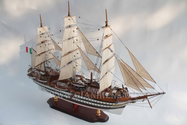 mô hình thuyền buồm trang trí thuyền cổ tại Thuyền gỗ Gia Nhiên