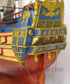mo-hinh-thuyen-go-trung-bay-la-licorne-6