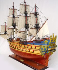 mo-hinh-thuyen-go-trung-bay-la-licorne-4