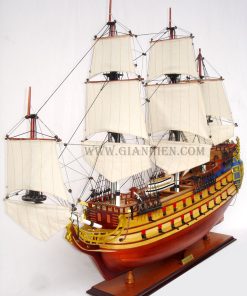 mo-hinh-thuyen-go-trung-bay-la-licorne-3