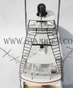 mo-hinh-thuyen-buom-bang-go-hatteras-gt-60-2