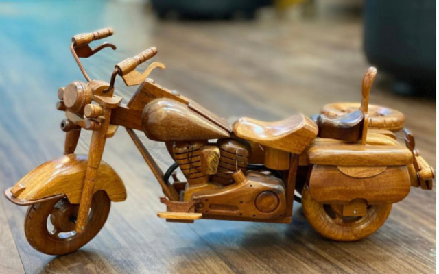 Mô hình xe máy bằng gỗ
