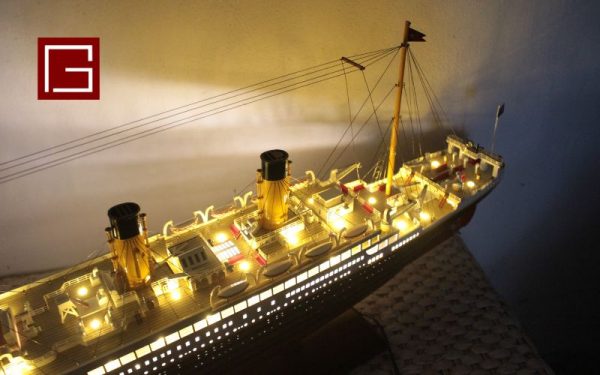 Rms Titanic Special Edition With Lights (6)