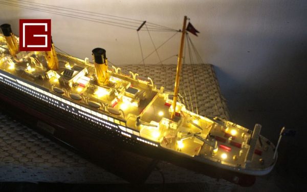 Rms Titanic Special Edition With Lights (8)