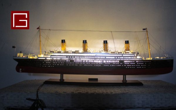 Rms Titanic Special Edition With Lights (9)