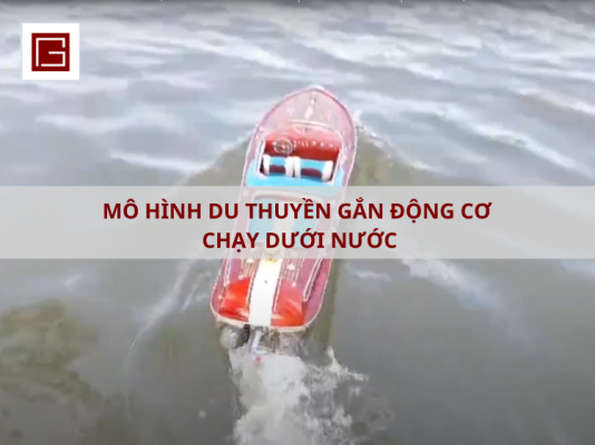 Mo Hinh Du Thuyen Gan Dong Co Chay Duoi Nuoc Thoa Man Dam Cua Tay Choi Sanh Dieu