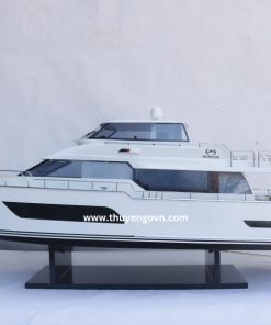 Horizon V72 Motoryacht