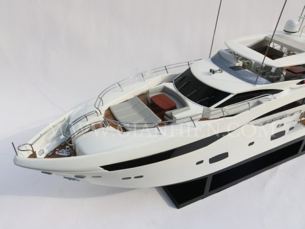 SUNSEEKER115 Sport Yacht