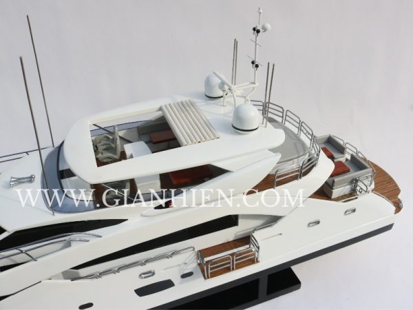 SUNSEEKER115 Sport Yacht