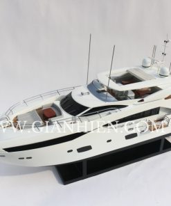 SUNSEEKER115 Sport Yacht