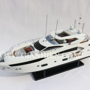 SUNSEEKER115 Sport Yacht