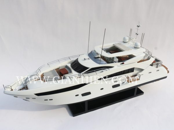 SUNSEEKER115 Sport Yacht