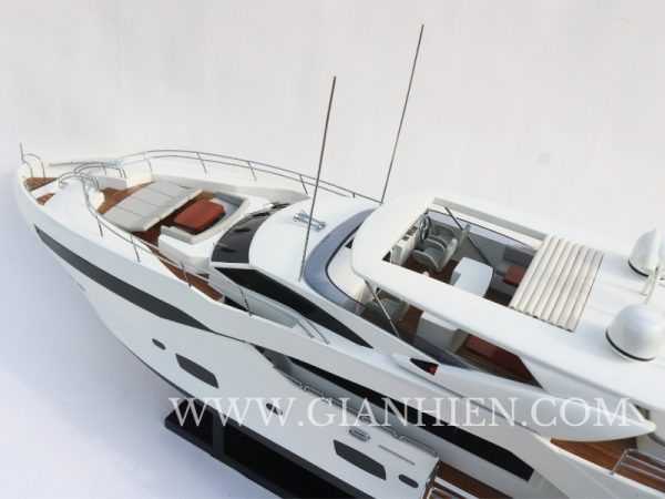 SUNSEEKER115 Sport Yacht