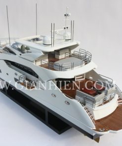 SUNSEEKER115 Sport Yacht