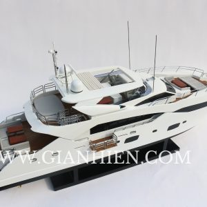 SUNSEEKER115 Sport Yacht