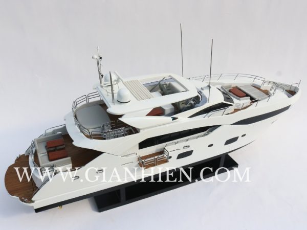 SUNSEEKER115 Sport Yacht