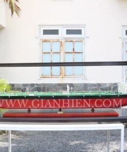 DISPLAY CASE FOR SEAWISE GIANT