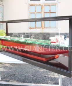 DISPLAY CASE FOR SEAWISE GIANT