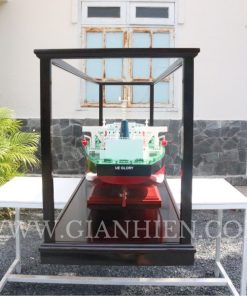 DISPLAY CASE FOR SEAWISE GIANT