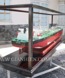 DISPLAY CASE FOR SEAWISE GIANT