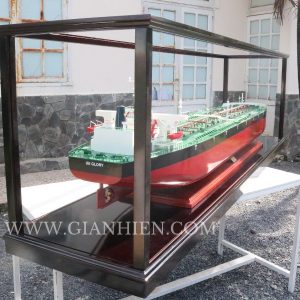 DISPLAY CASE FOR SEAWISE GIANT
