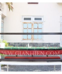 DISPLAY CASE FOR SEAWISE GIANT