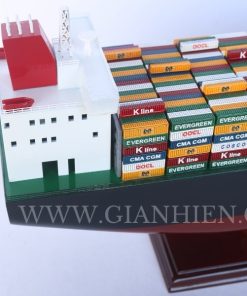 CONTAINER SHIP