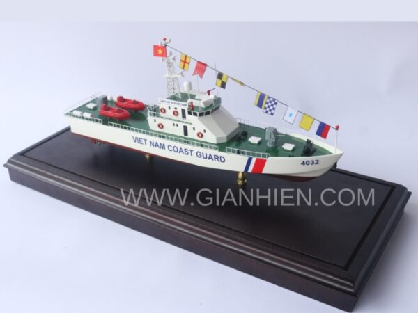 VIET-NAM-COAST-GUARD-4032-WITH-DISPLAY-CASE-11