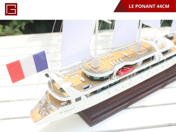 LE PONANT-15