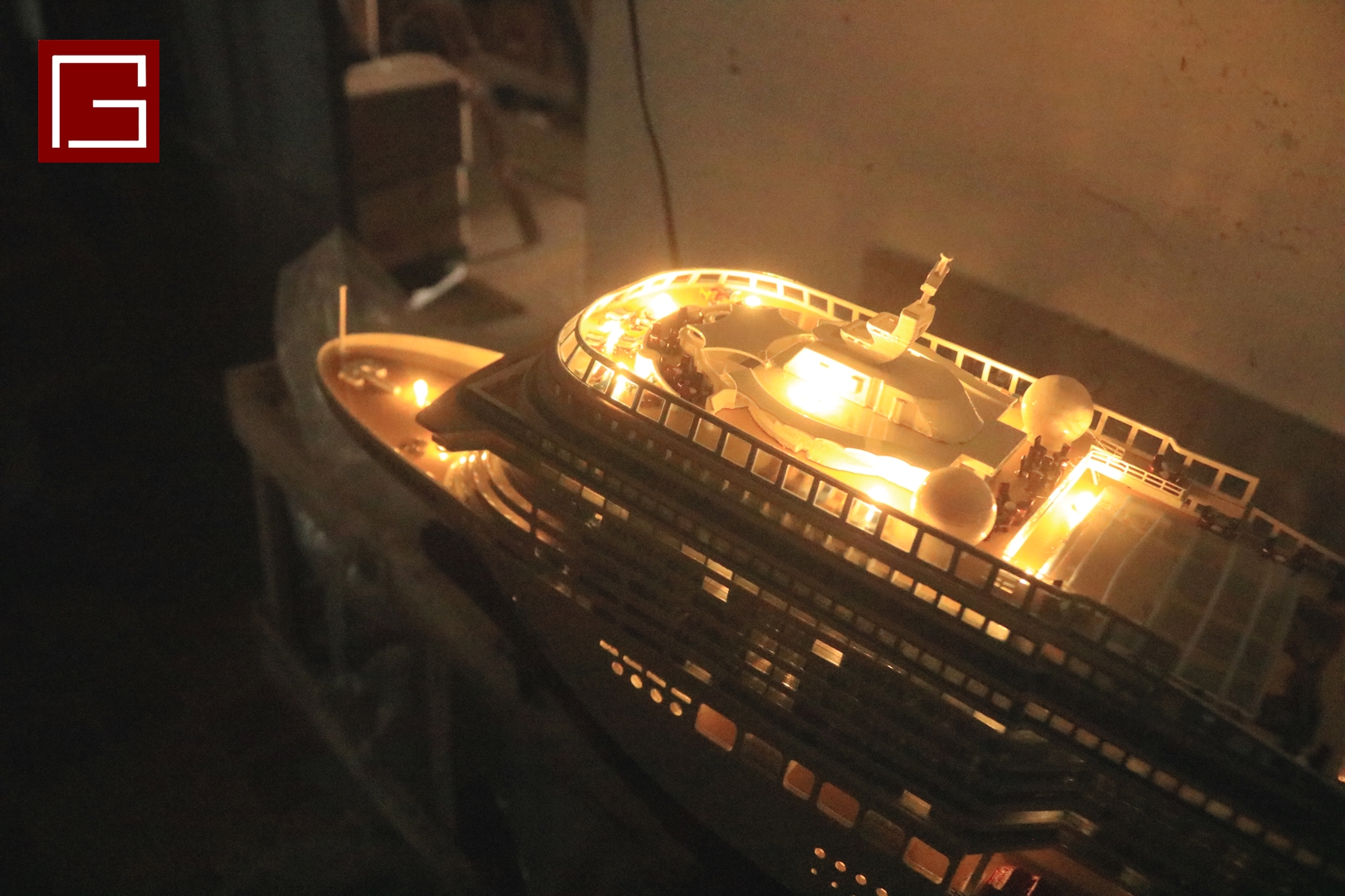 MSC SPLENDIDA WITH LIGHTS (2)