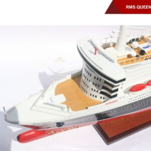 RMS Queen Mary 2-04