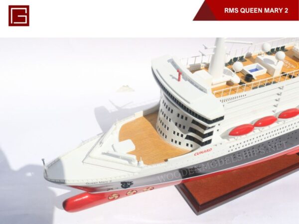 RMS Queen Mary 2-04