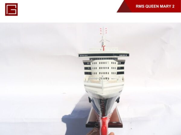 RMS Queen Mary 2-11