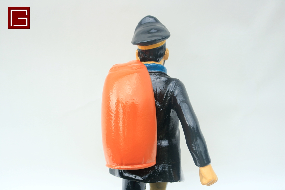 Tintin-Statuette Moulinsart 45935-Haddock sac baluchon-Les 7 boules de Cristal (3)