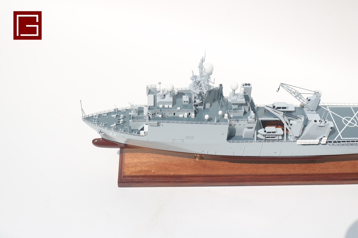USS GUNSTON HALL (LSD-44) (2)