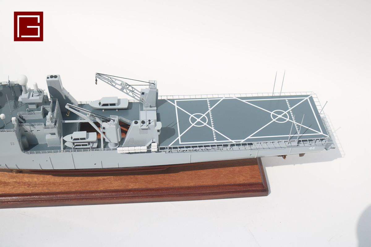 USS GUNSTON HALL (LSD-44) (3)