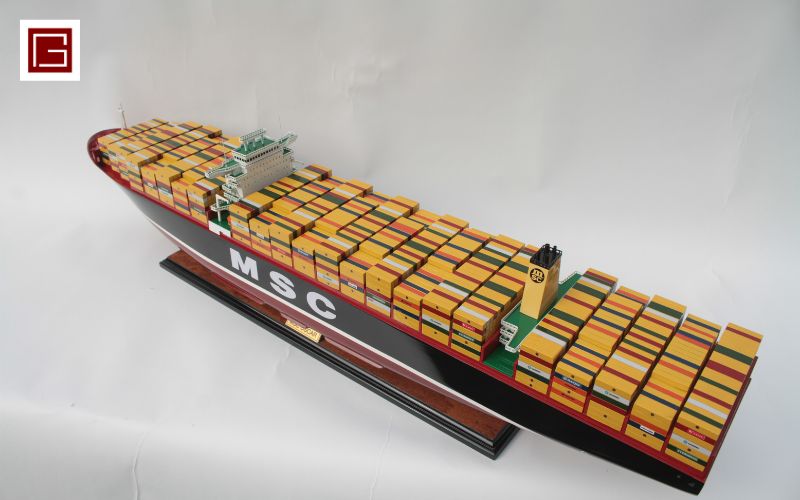 Điểm giống và khác nhau giữa các con tàu container nổi tiếng - Gia nhiên