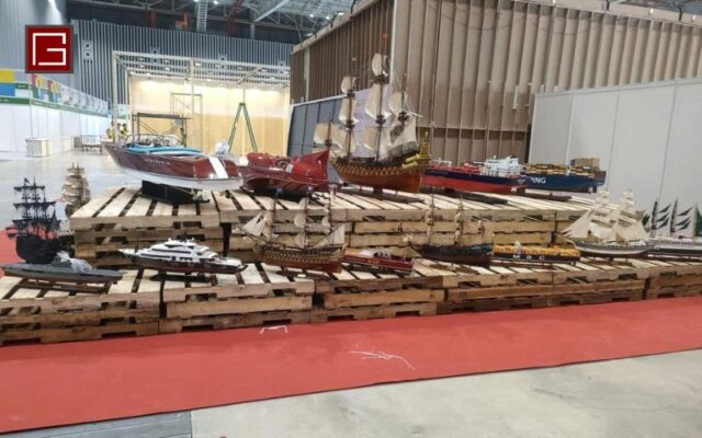 mo-hinh-tau-go-y-tuong-trang-tri-su-kien-nganh-logistics
