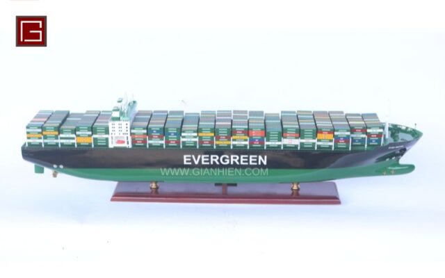 su-co-roi-container-tren-bien