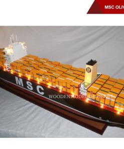 MSC OLIVER WITH LIGHT-02