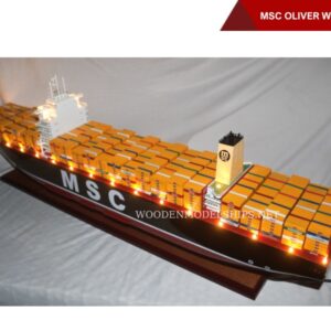 MSC OLIVER WITH LIGHT-02
